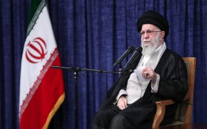 Frappes israélo-américaines en Iran : la mort de Khamenei annoncée, Téhéran reste silencieux