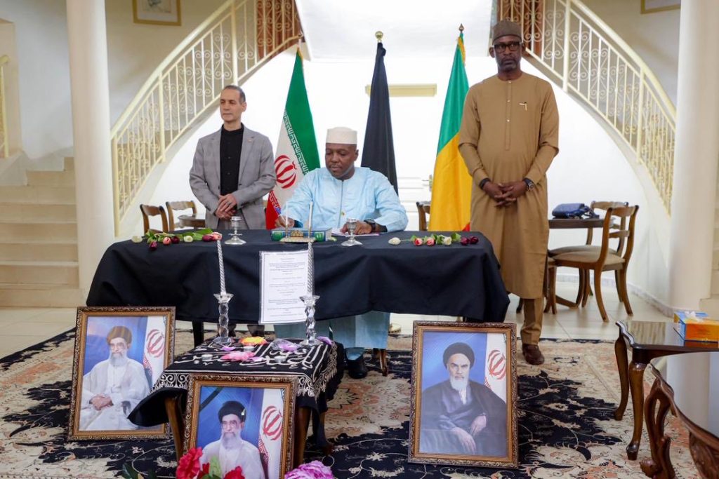 SIGNATURE DU LIVRE DE CONDOLÉANCES À L’AMBASSADE D’IRAN